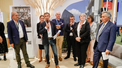 Présentation du projet de Cristal Habitat sur le stand de la FOPH au Congrès Hlm 2022