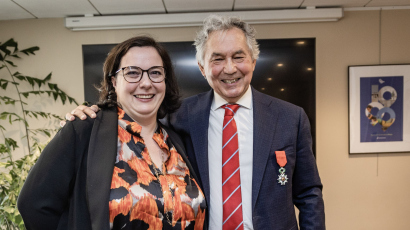 Emmanuelle Cosse et Marcel Rogemont lors de la remise de l'insigne de Chevalier dans l'ordre de la Légion d'honneur