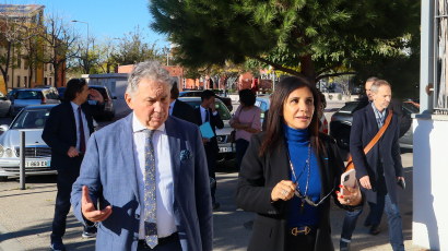Marcel Rogemont et Nora Preziosi en visite d'un quartier de Marseille