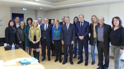Marcel Rogemont et Laurent Goyard avec les équipes d'Habitat Marseille Provence